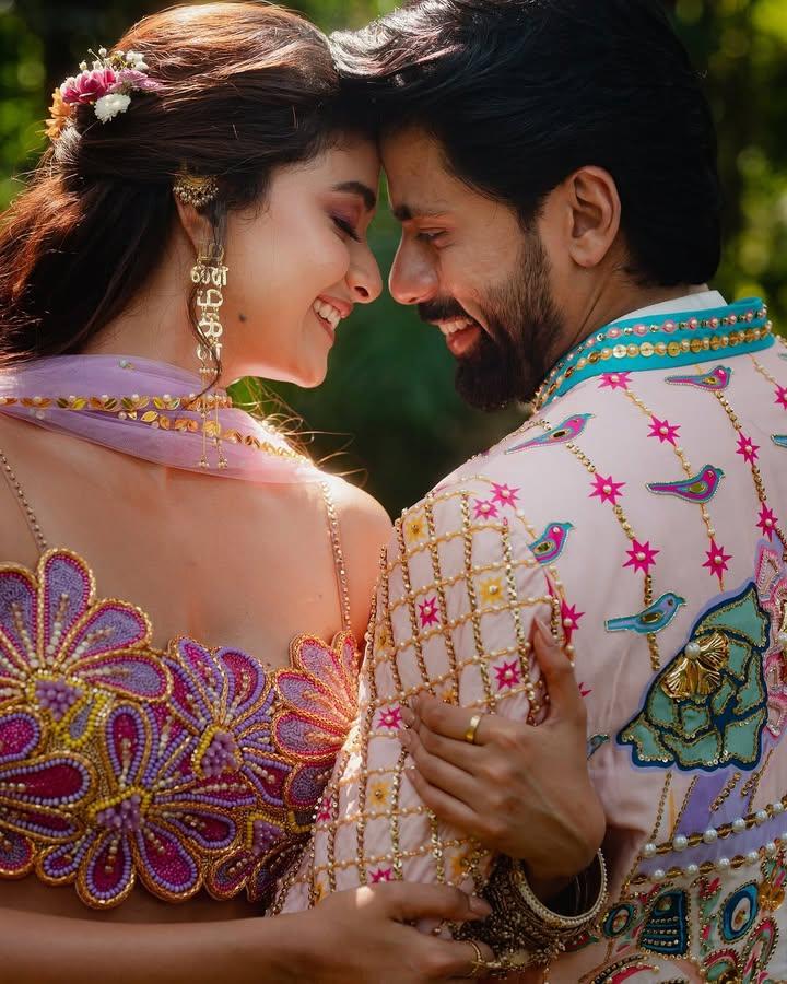 keerthy-suresh-mahendi-ceremony-photos